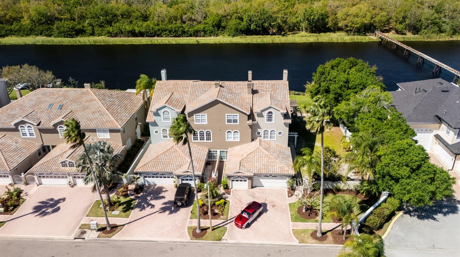 1806 LAGO VISTA BOULEVARD