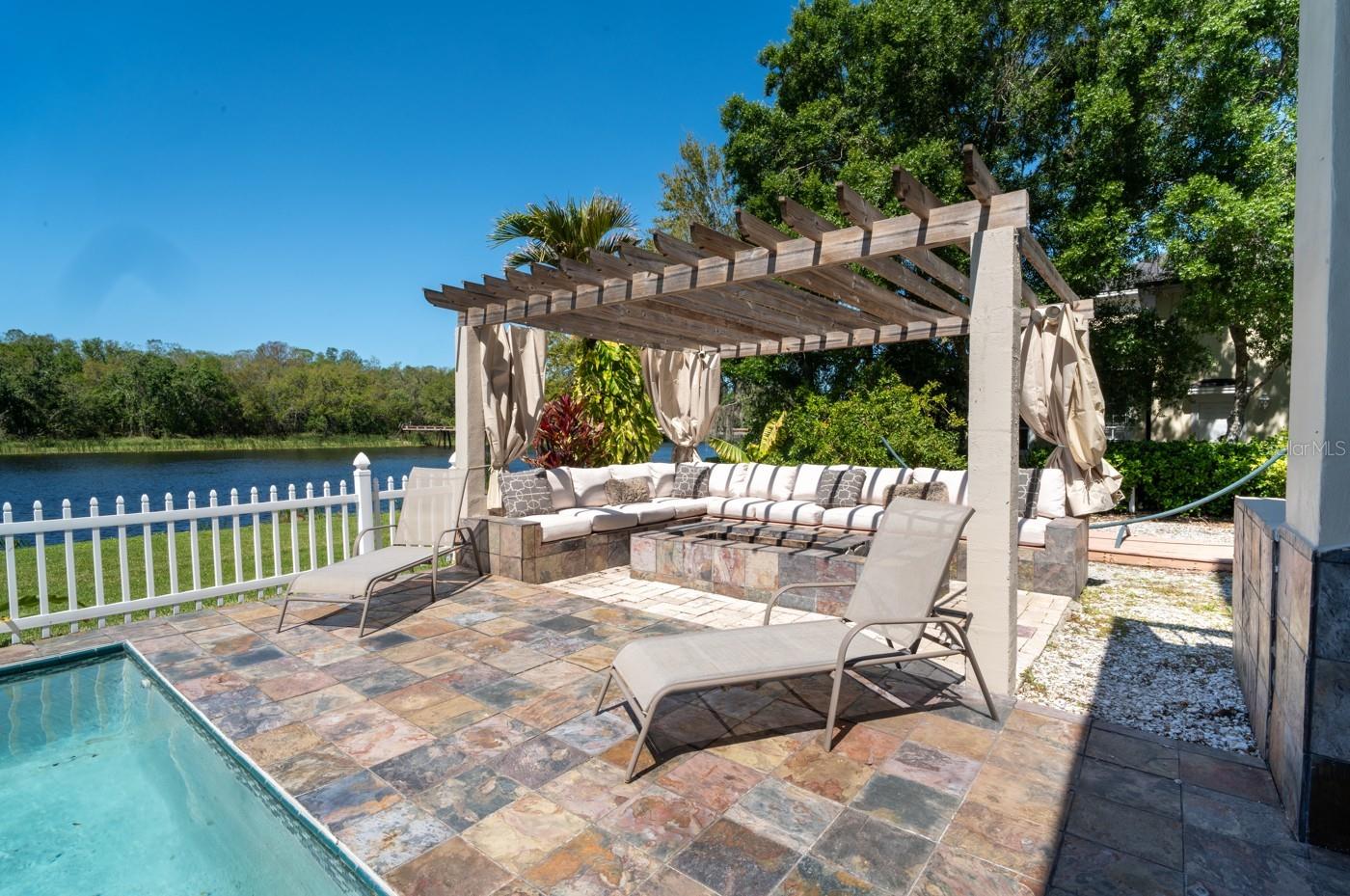 1806 LAGO VISTA BOULEVARD