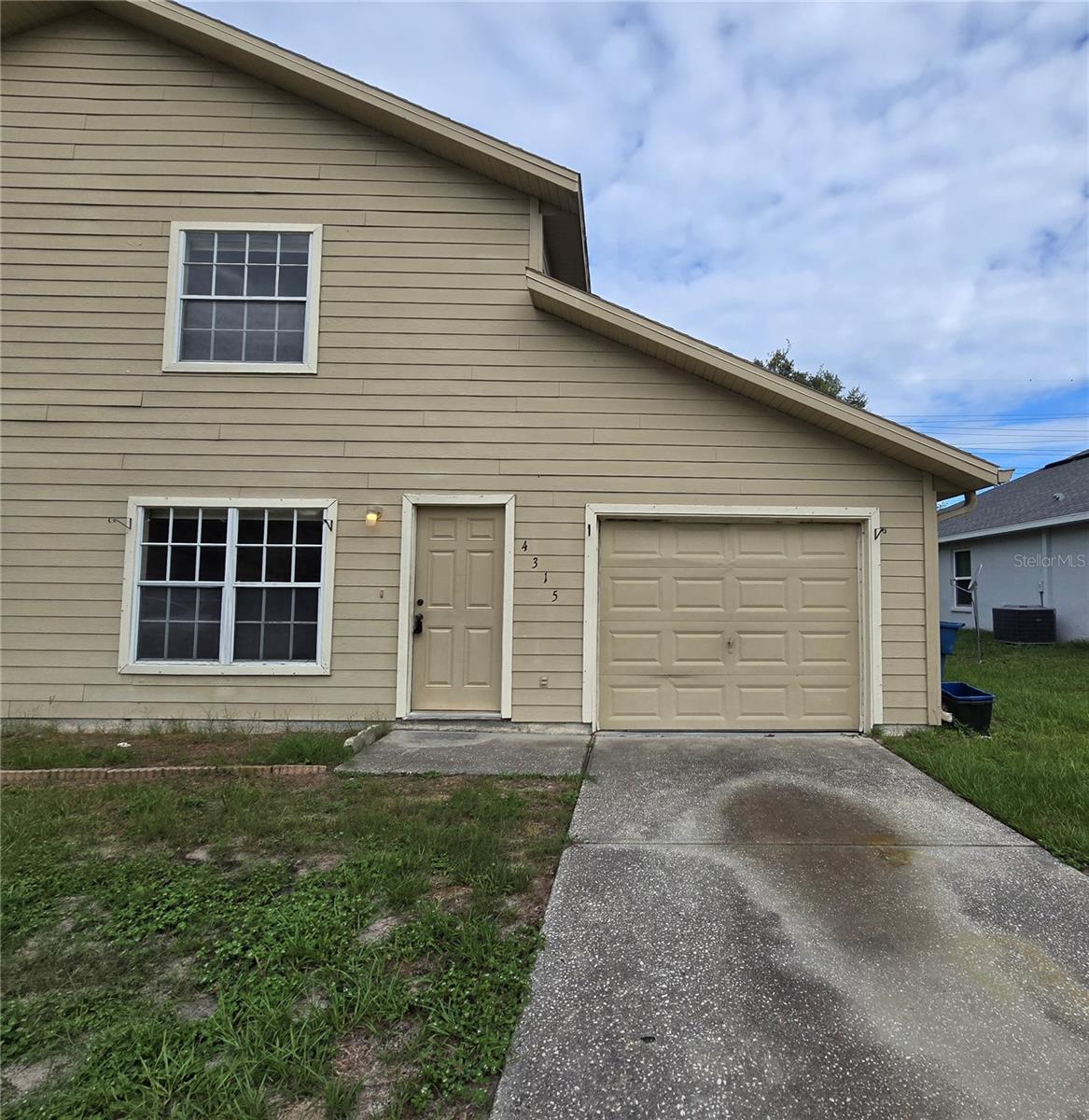 Welcome to this cute 2/1.5/1, 2 story townhouse located in the center of Spring Hill. Close to shopping and in the bus route, this home has a living room, dining room, a kitchen with a fridge and stove, and the 1/2 bathroom and 1 car garage which is all downstairs. Upstairs is the 2 bedrooms and 1 bathroom.