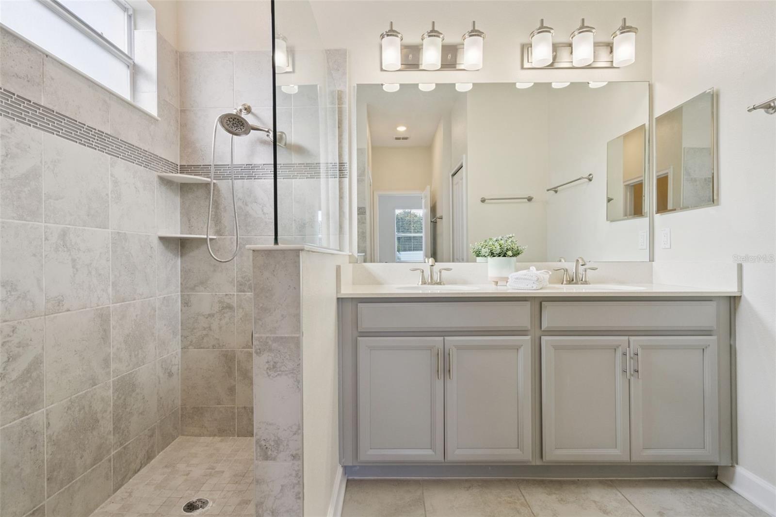 TRADITIONS PH 02 - Residential