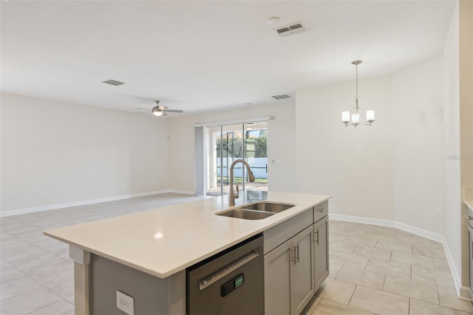 TRADITIONS PH 02 - Residential