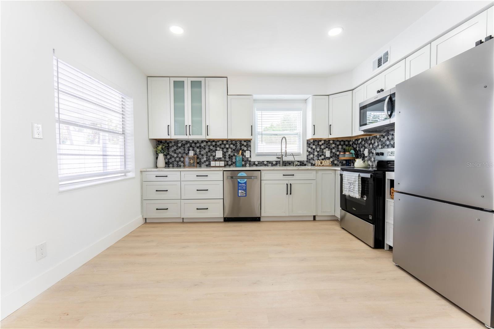 SHORE ACRES OVERLOOK SEC - Residential Lease