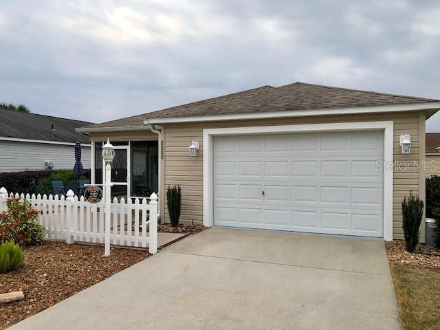 2552 MARIEL WAY