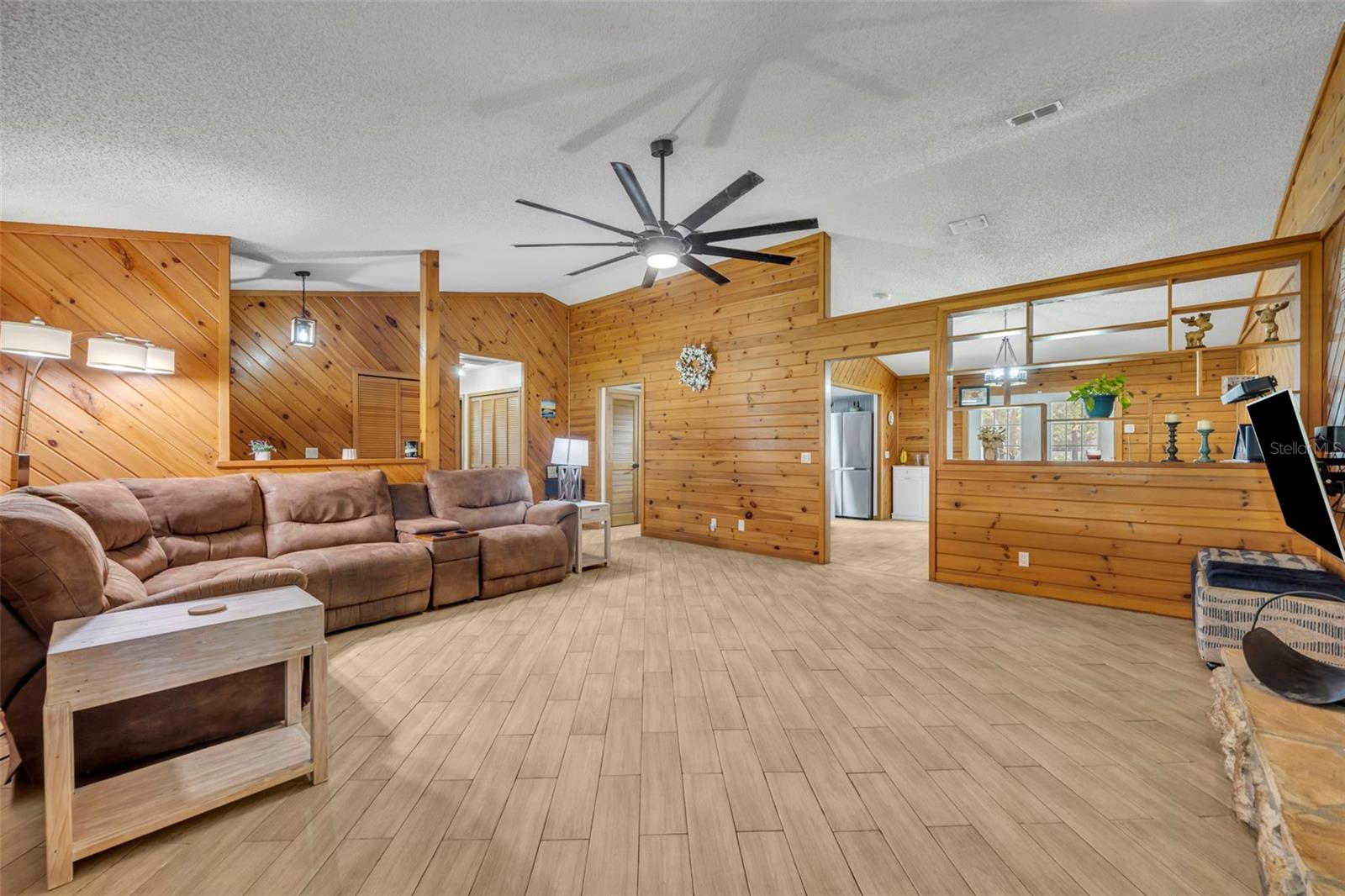 ROSS LAKE SHORES - Residential