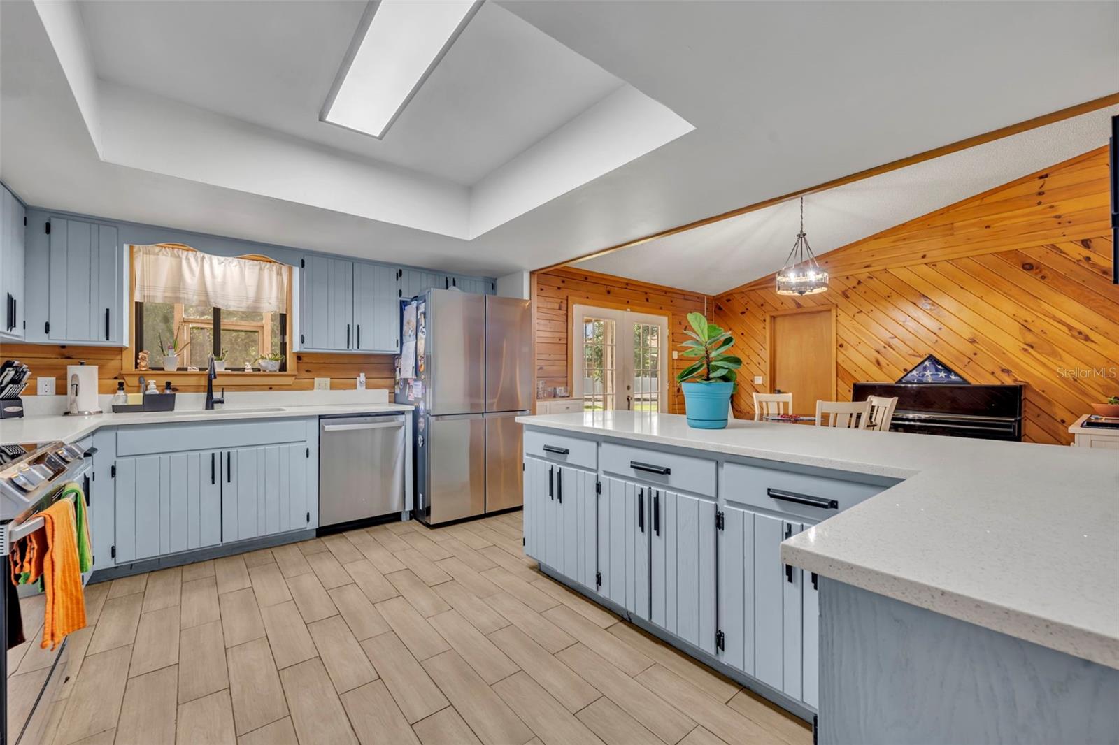 ROSS LAKE SHORES - Residential