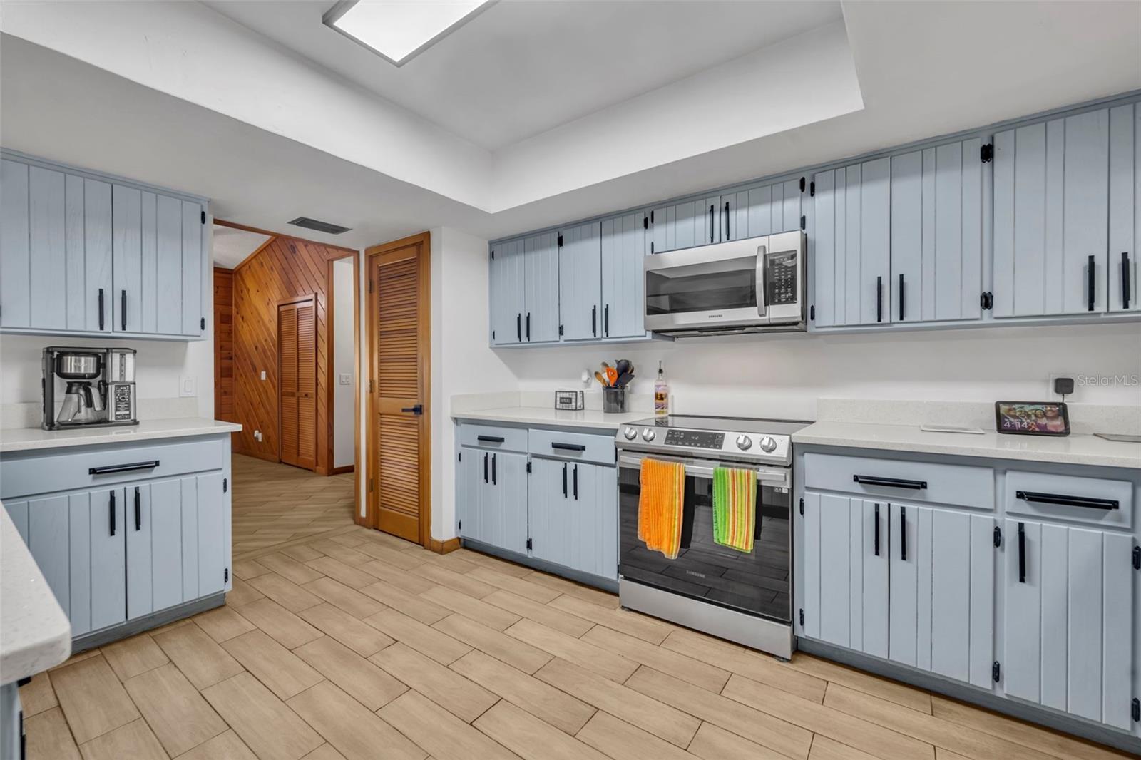 ROSS LAKE SHORES - Residential