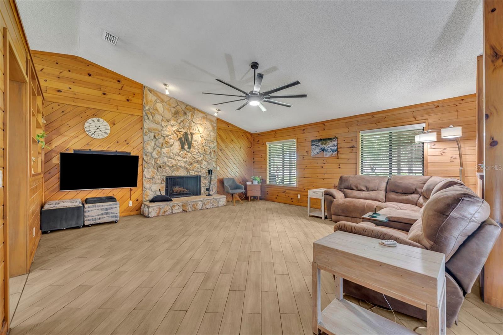 ROSS LAKE SHORES - Residential