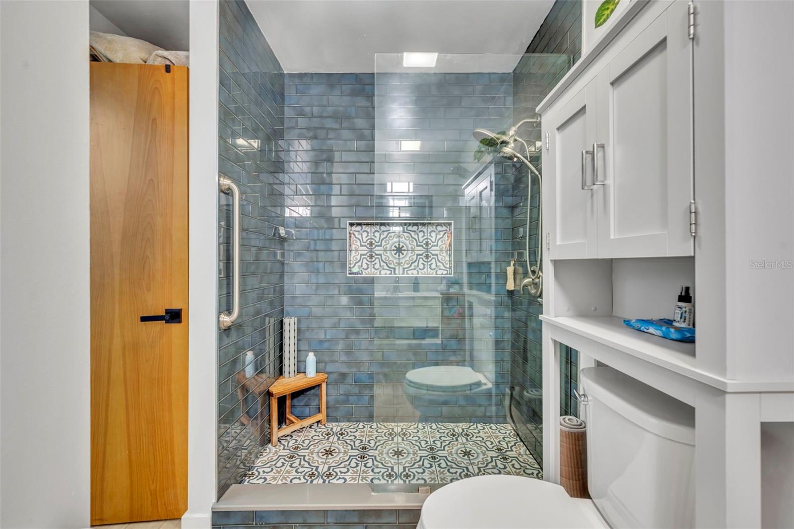 ROSS LAKE SHORES - Residential