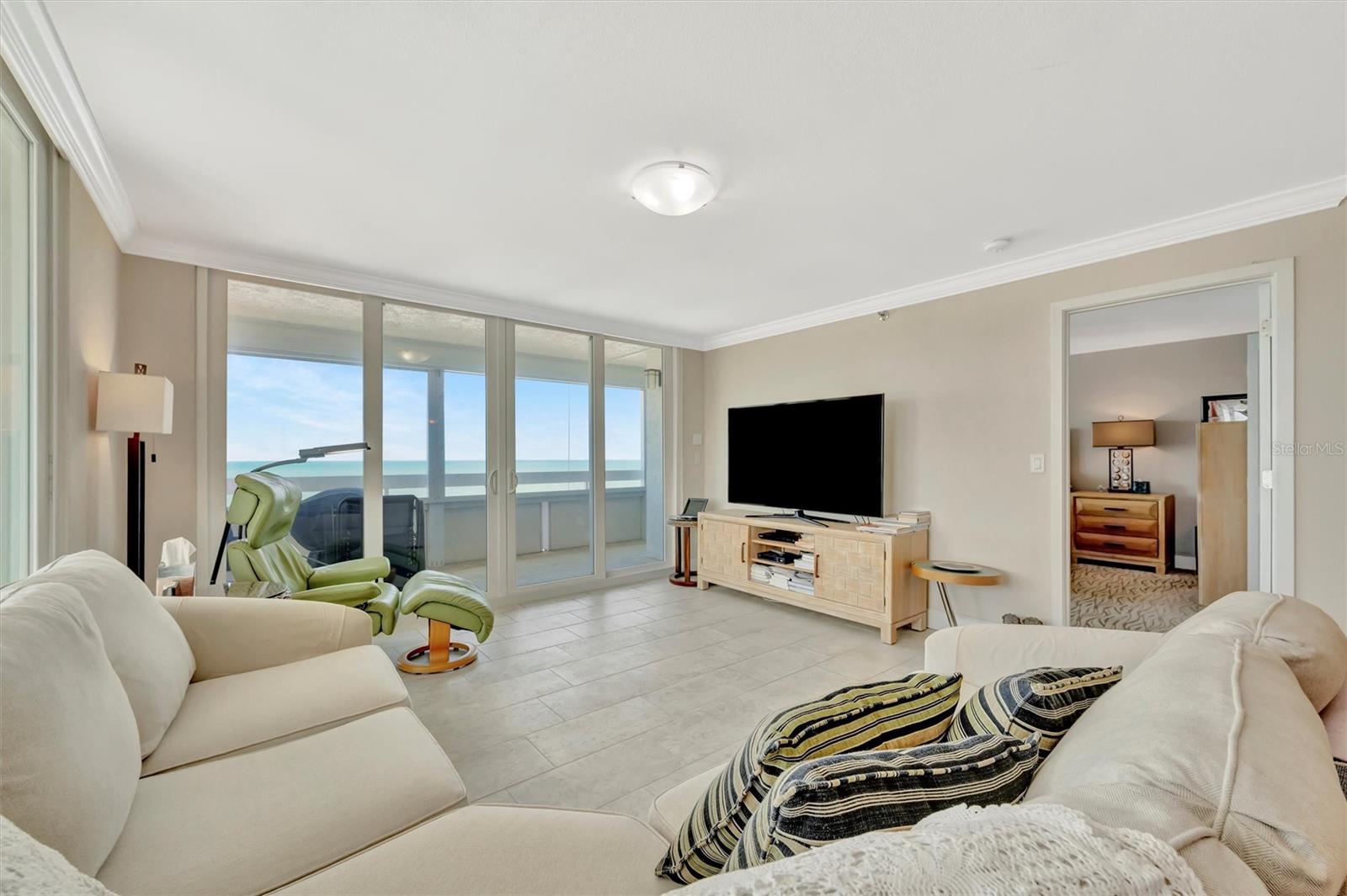 REDINGTON TOWERS 1 CONDO - Residential