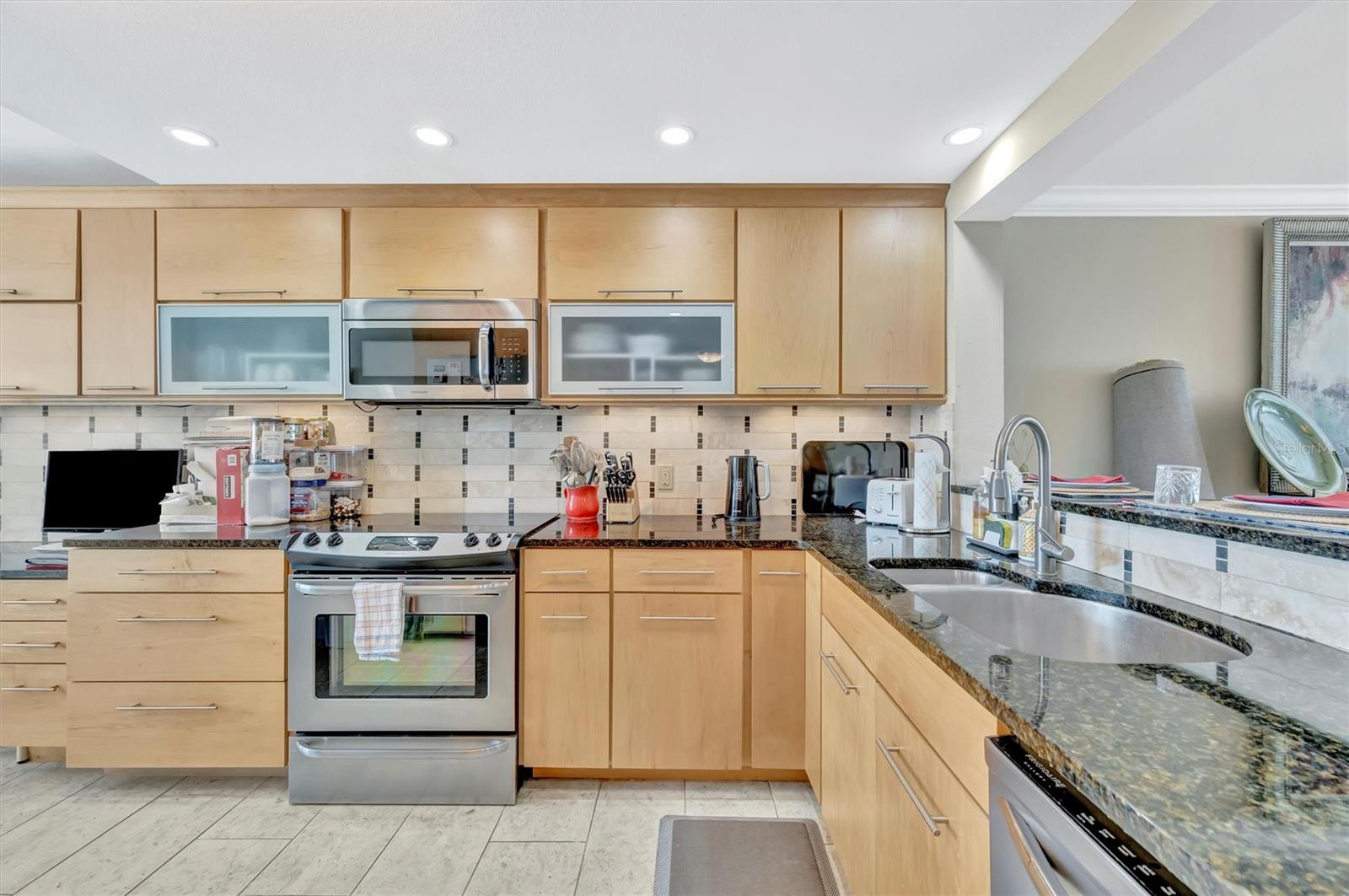 REDINGTON TOWERS 1 CONDO - Residential