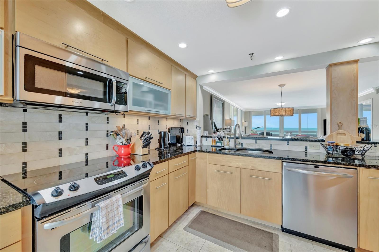 REDINGTON TOWERS 1 CONDO - Residential