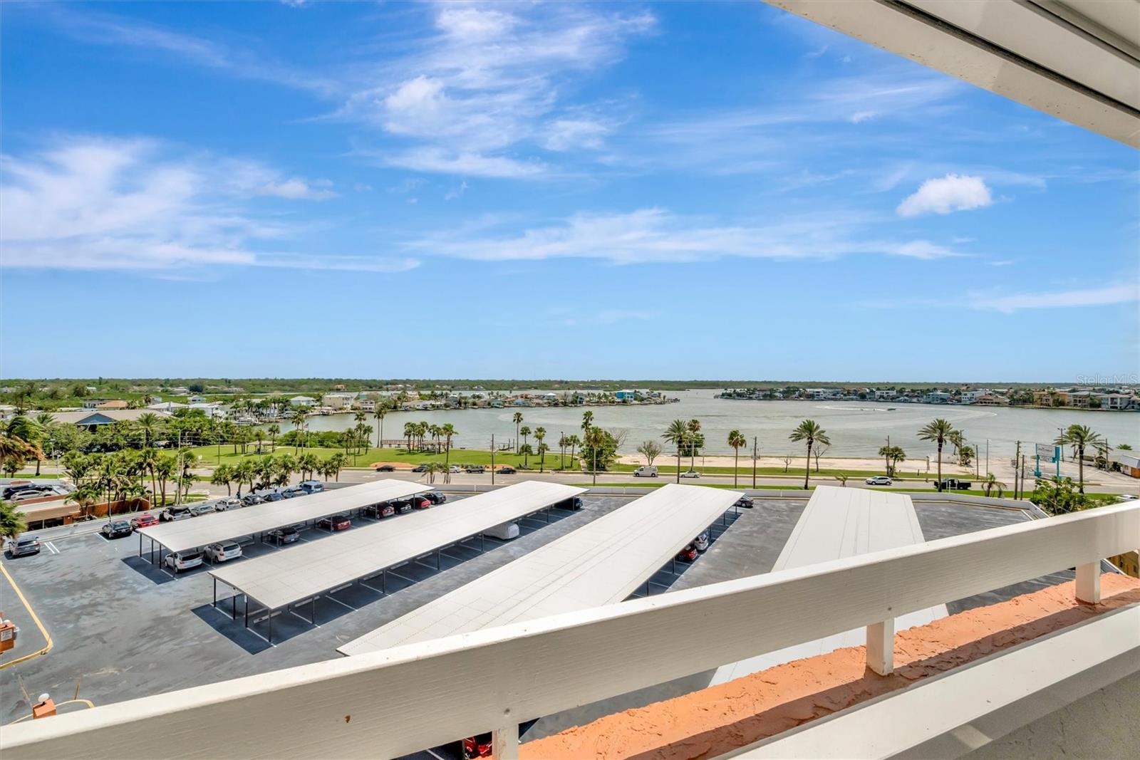 REDINGTON TOWERS 1 CONDO - Residential