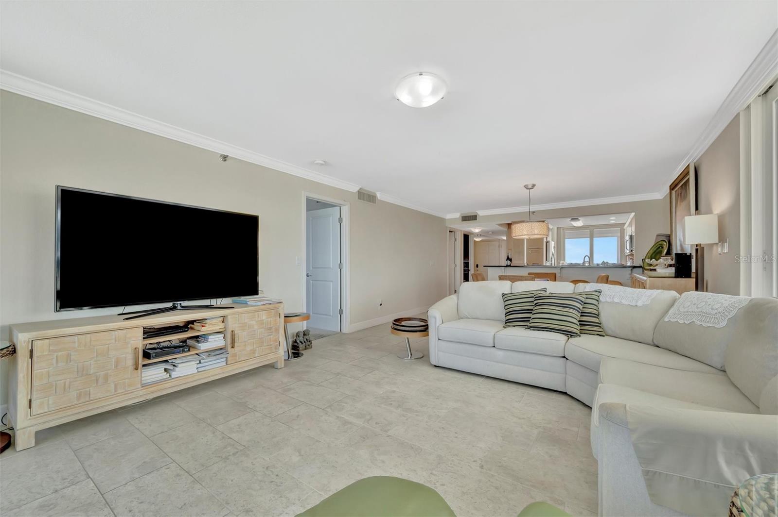 REDINGTON TOWERS 1 CONDO - Residential