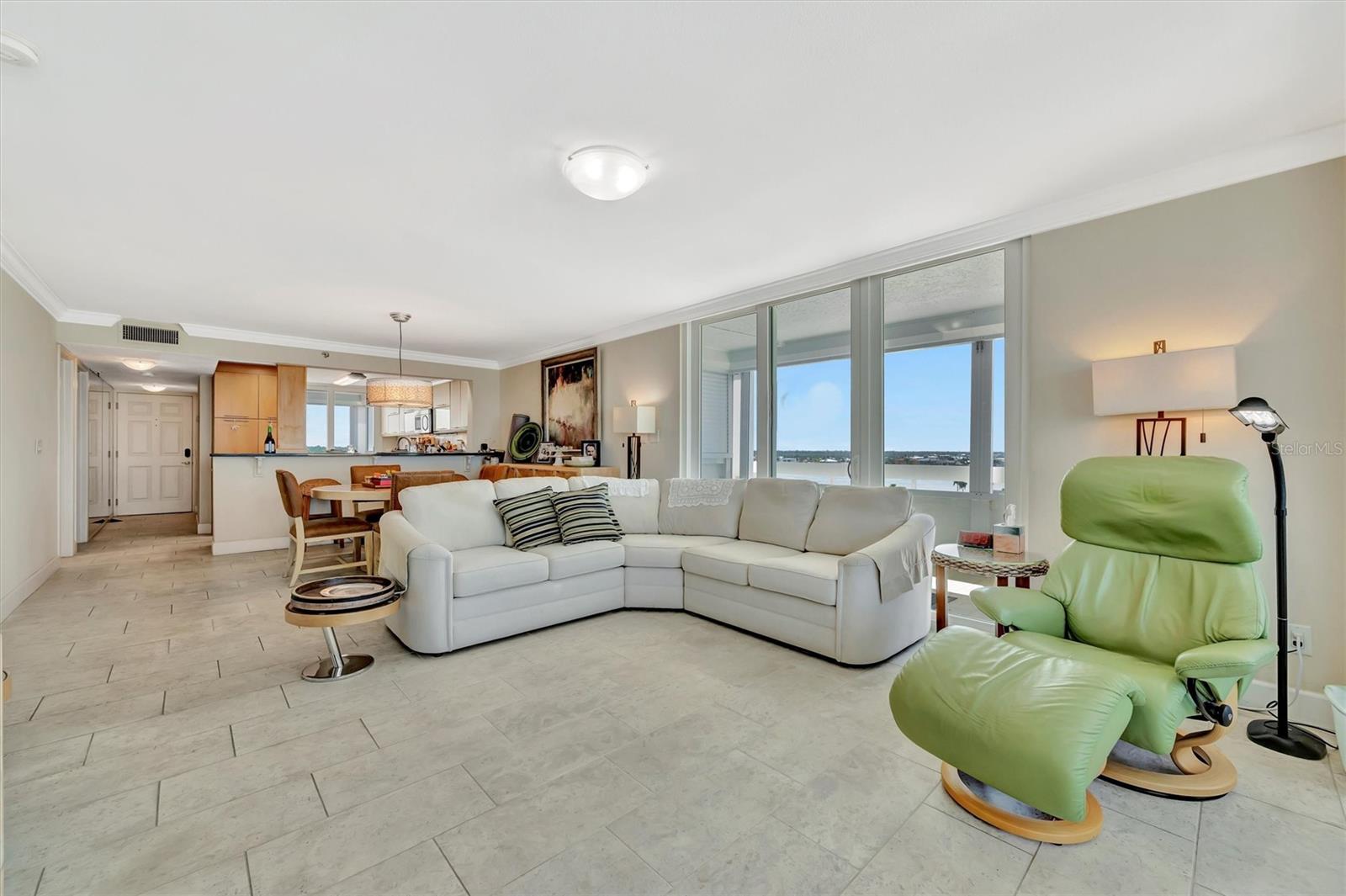 REDINGTON TOWERS 1 CONDO - Residential