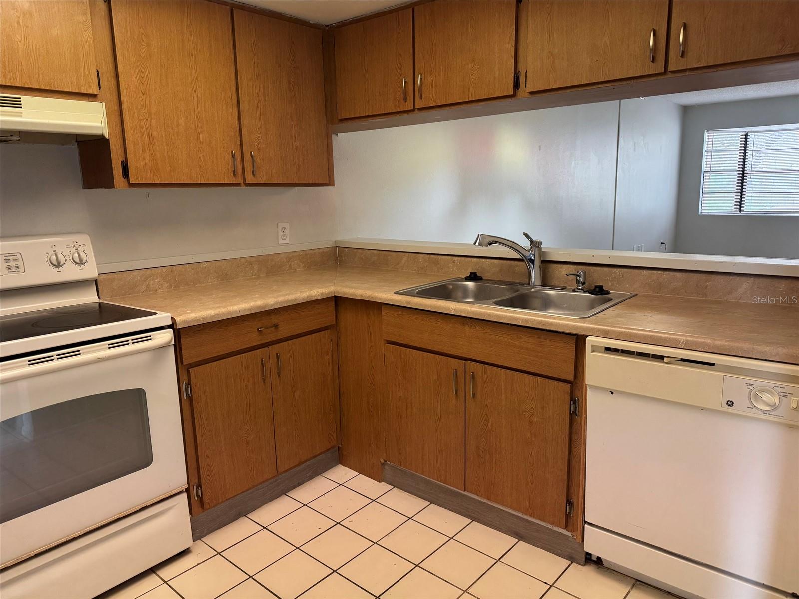 BAYWOOD MDWS CONDO - Residential Lease