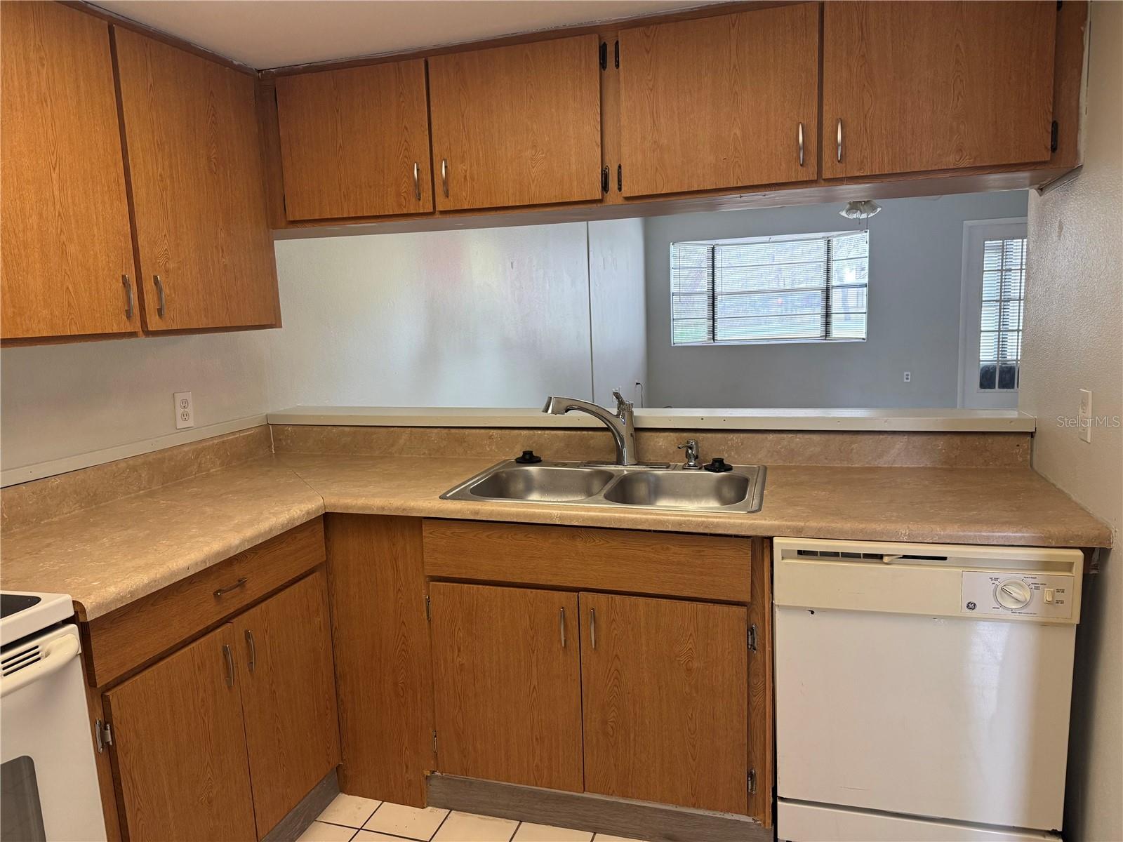 BAYWOOD MDWS CONDO - Residential Lease