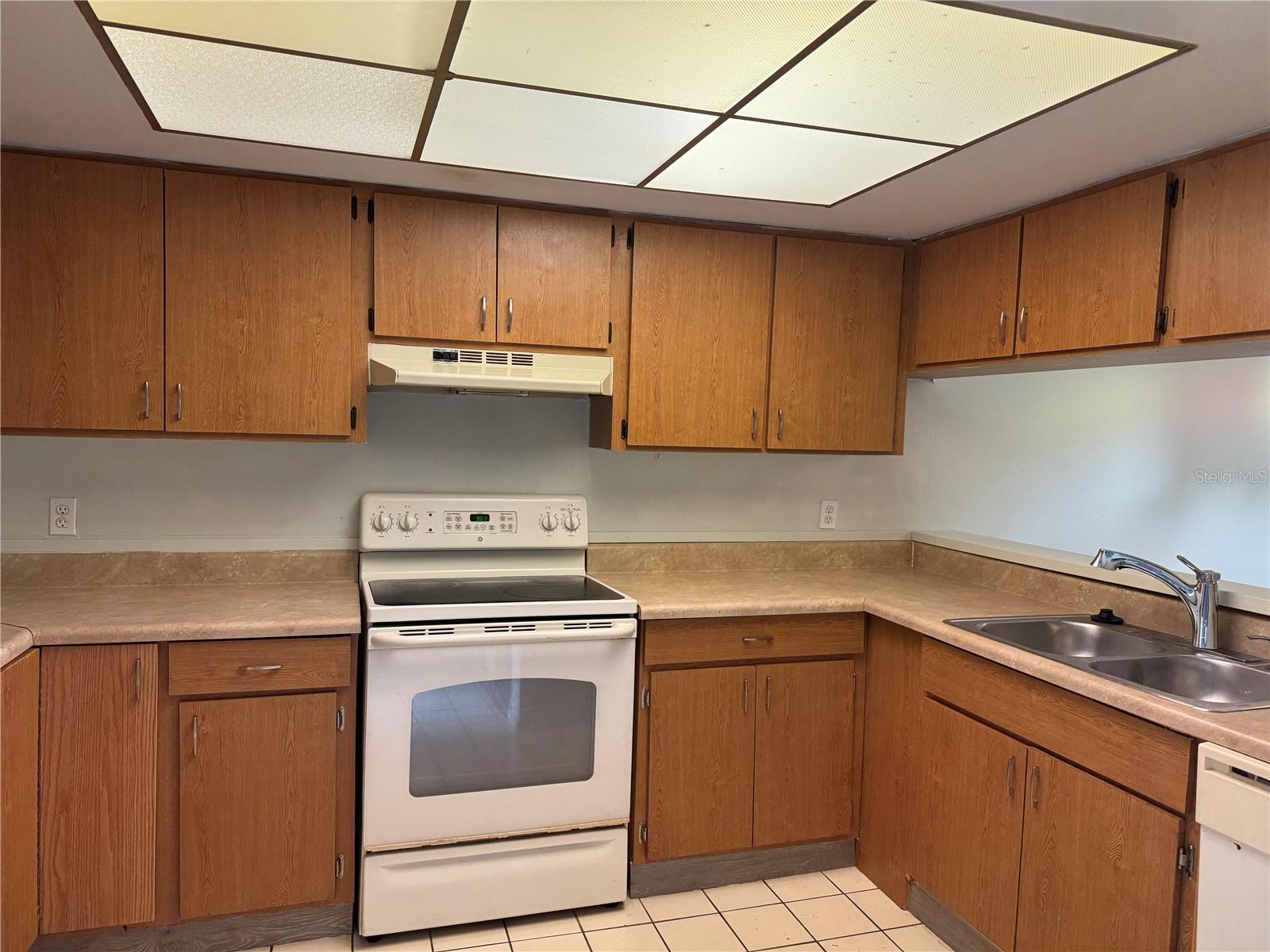 BAYWOOD MDWS CONDO - Residential Lease