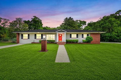 Photo of 1910 NW 14th Street, Ocala, FL 34475 (MLS # OM723949)