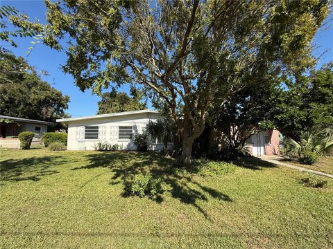 Photo of 2200 Butler Street, Leesburg, FL 34748 (MLS # G5104109)