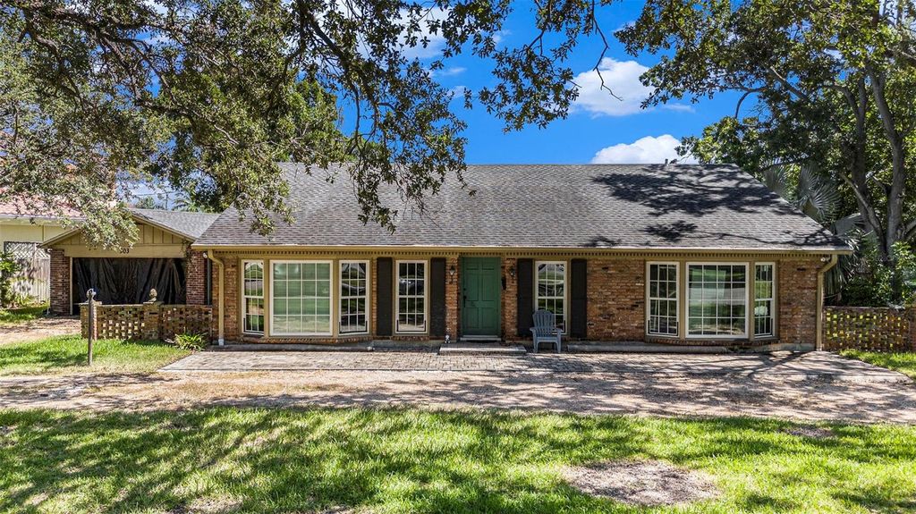 Photo of 503 Severn Avenue, Tampa, FL 33606 (MLS # TB8430262)