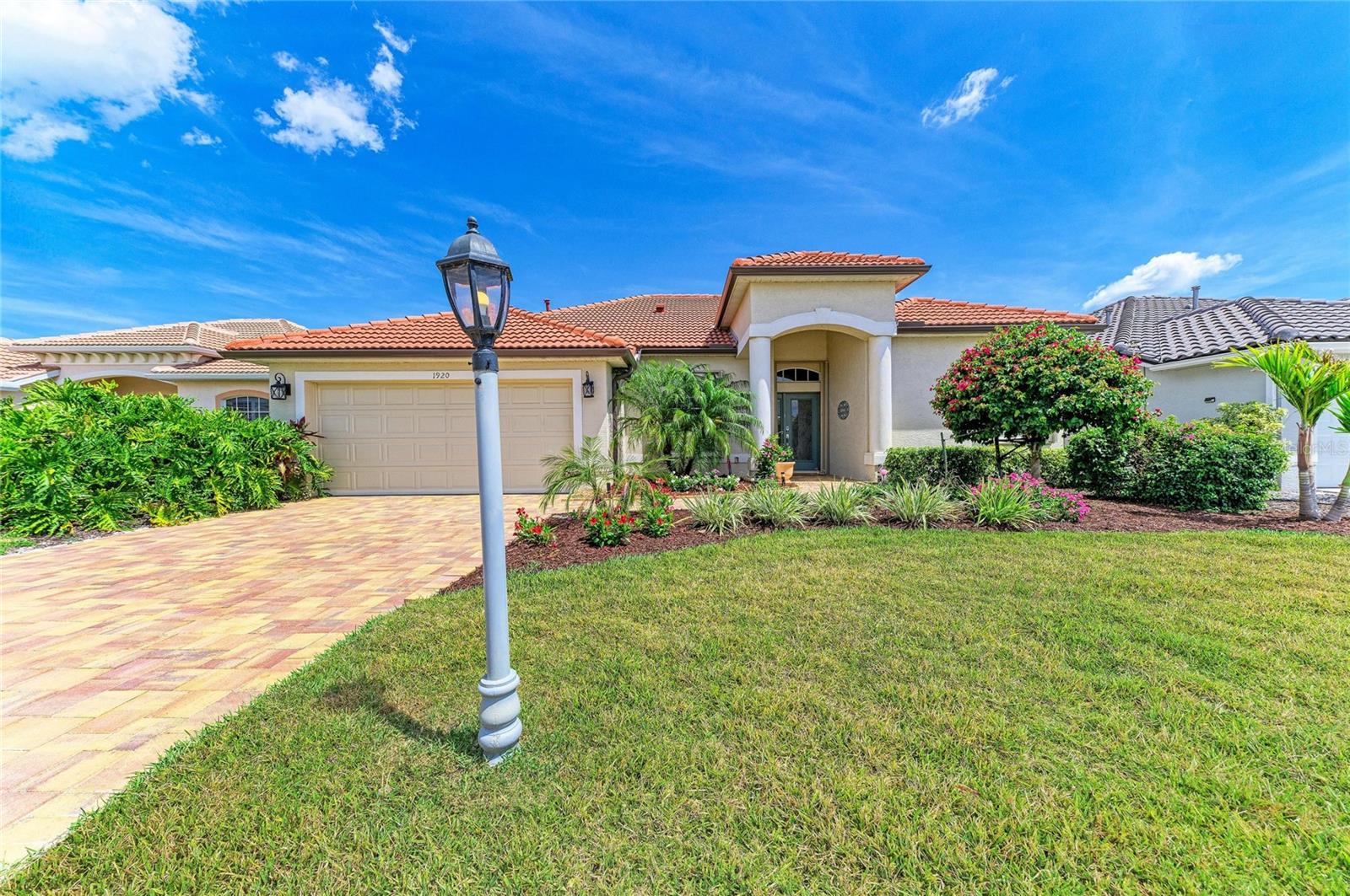 1920 COCONUT PALM CIRCLE