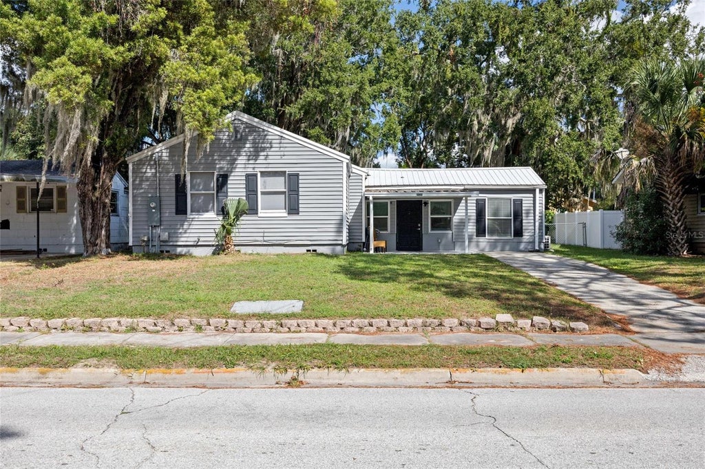 Photo of 1202 Sumter Street, Leesburg, FL 34748 (MLS # G5117700)