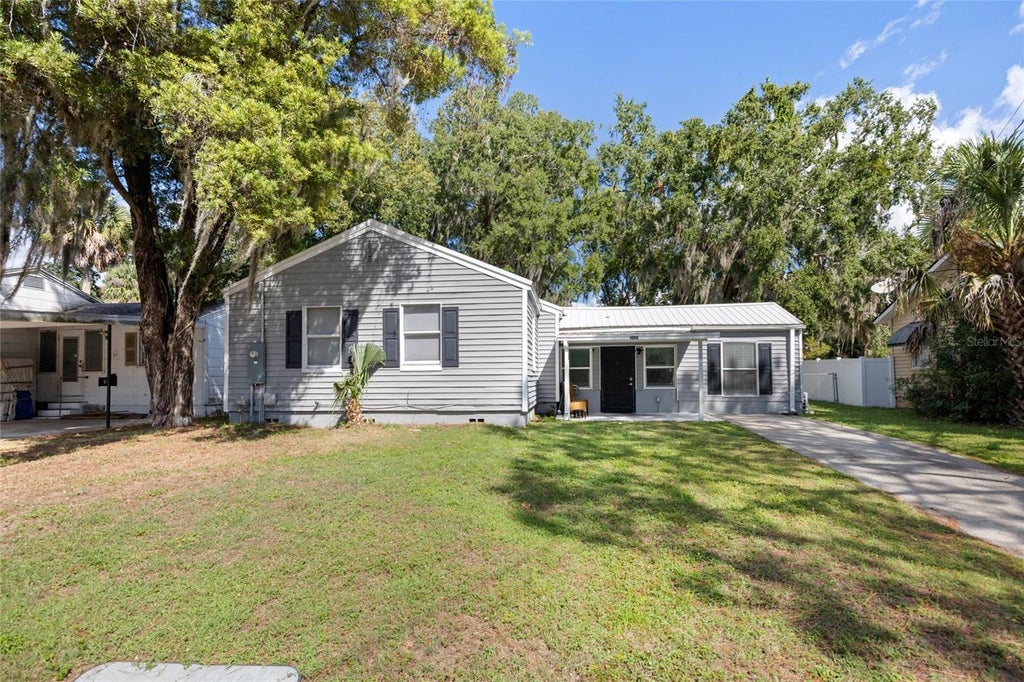 Photo of 1202 Sumter Street, Leesburg, FL 34748 (MLS # G5117700)