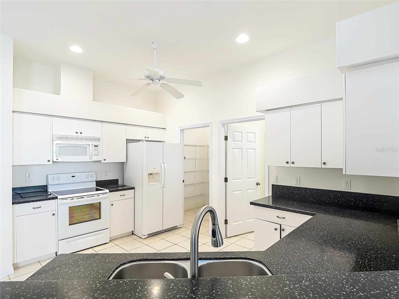 SUMMERTREE PRCL 04 - Residential Lease