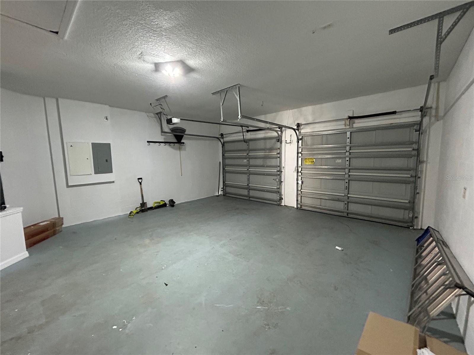 MAGIC LANDINGS - Residential Lease