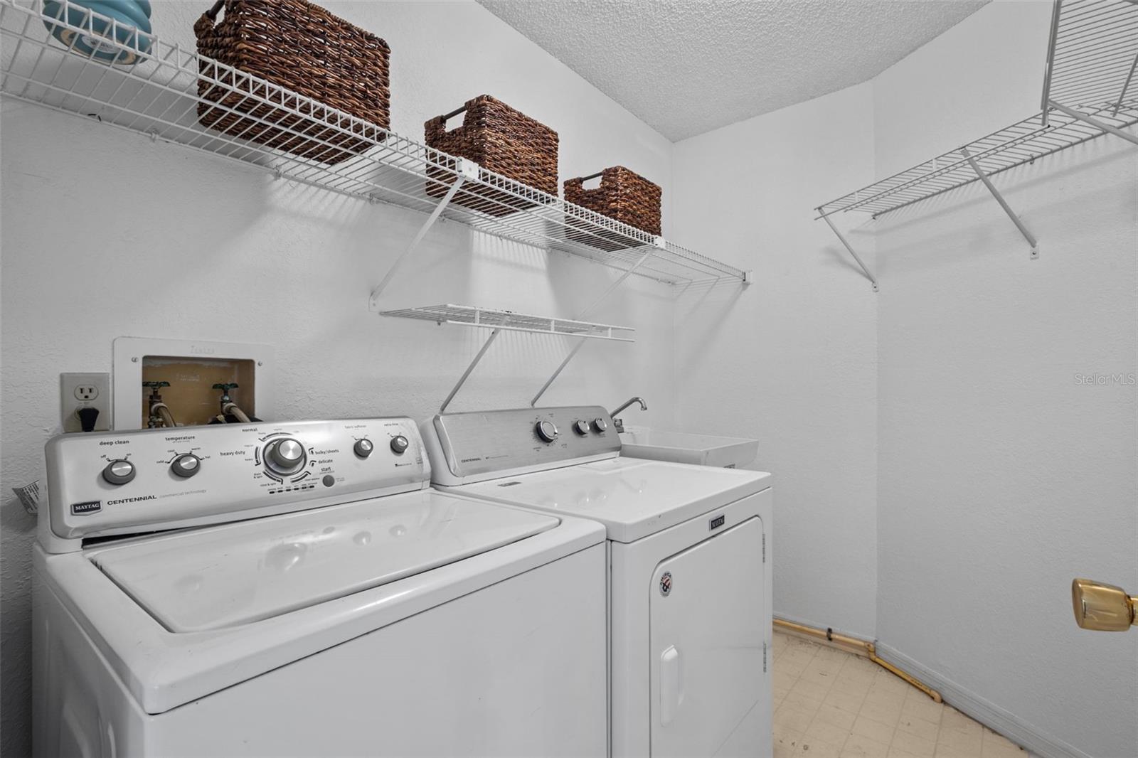 GREEN DOLPHIN PARK - Residential