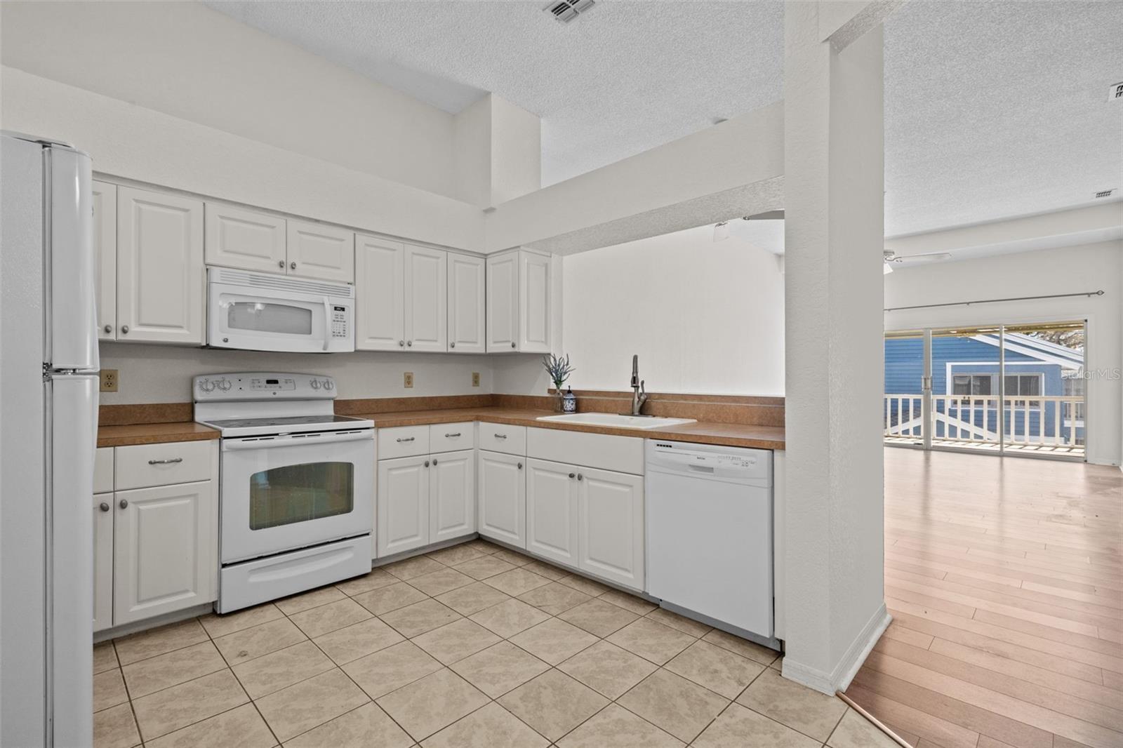 GREEN DOLPHIN PARK - Residential