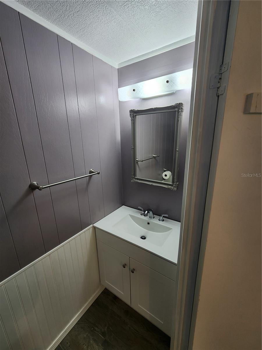 PALM LAKE ESTATES - Residential