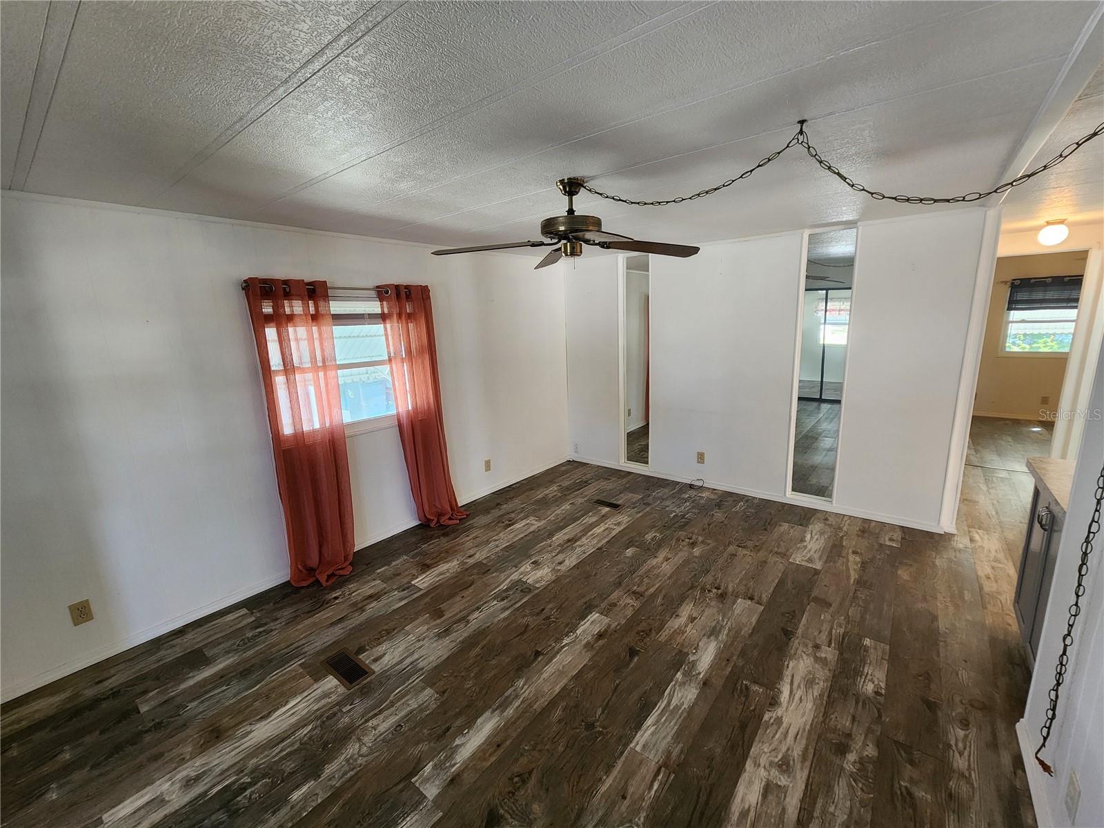 PALM LAKE ESTATES - Residential