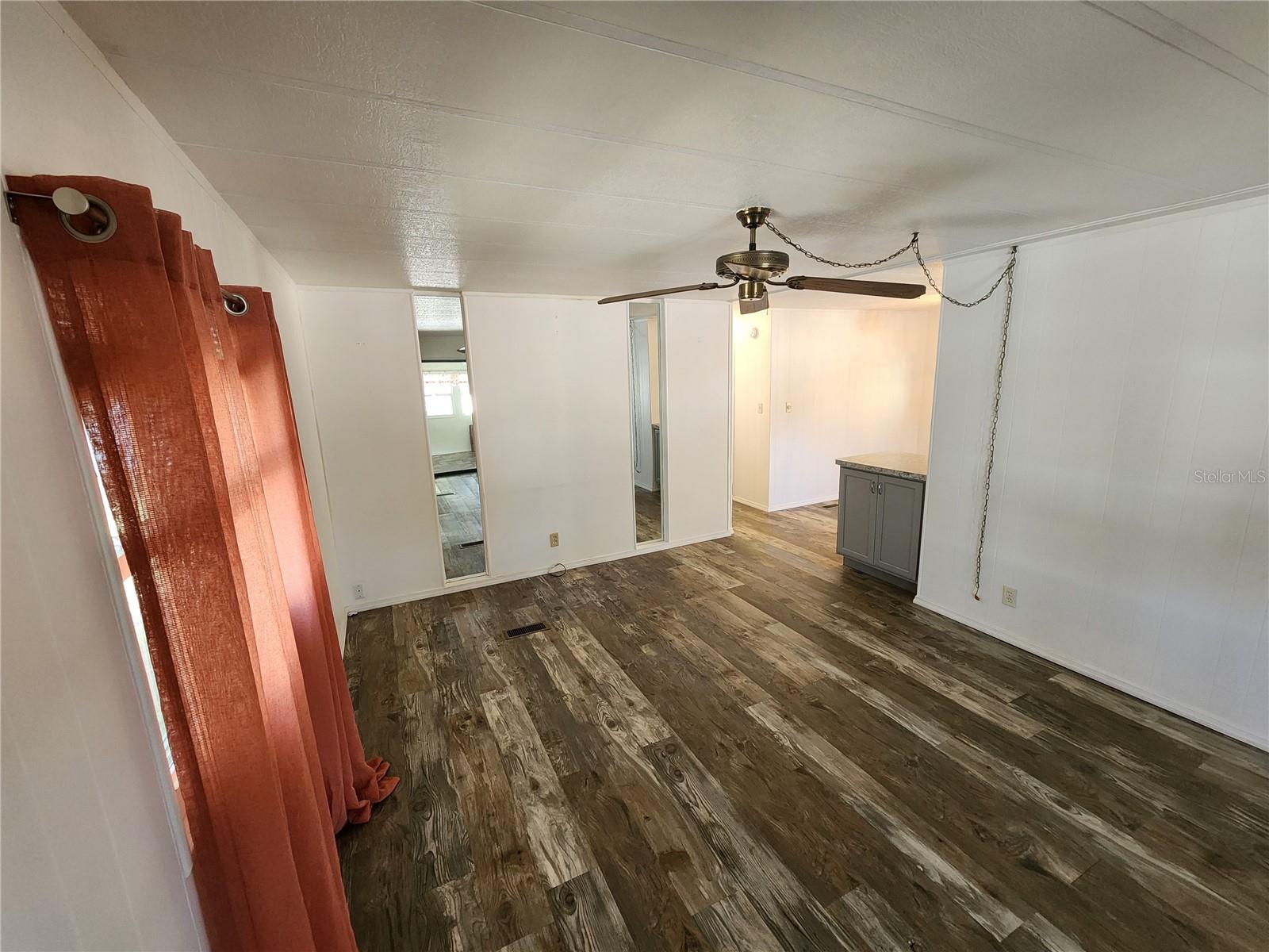 PALM LAKE ESTATES - Residential