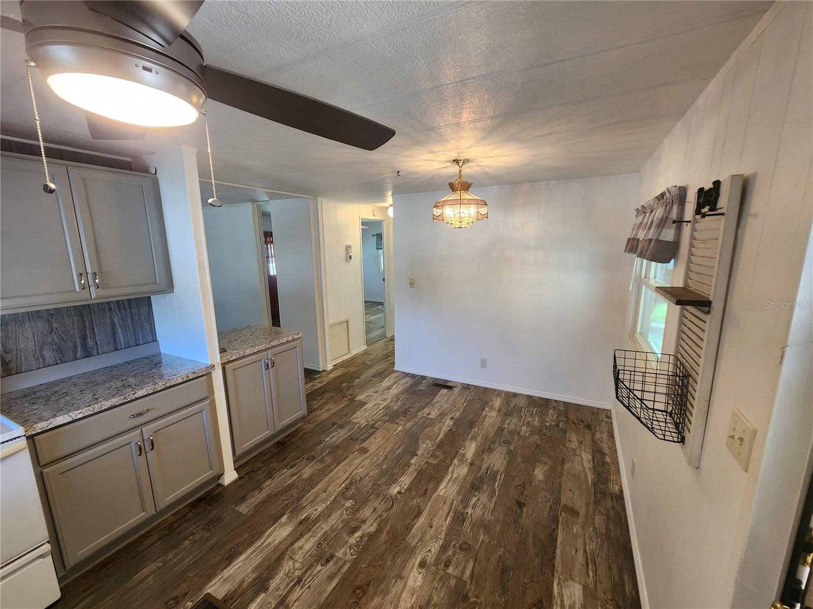 PALM LAKE ESTATES - Residential