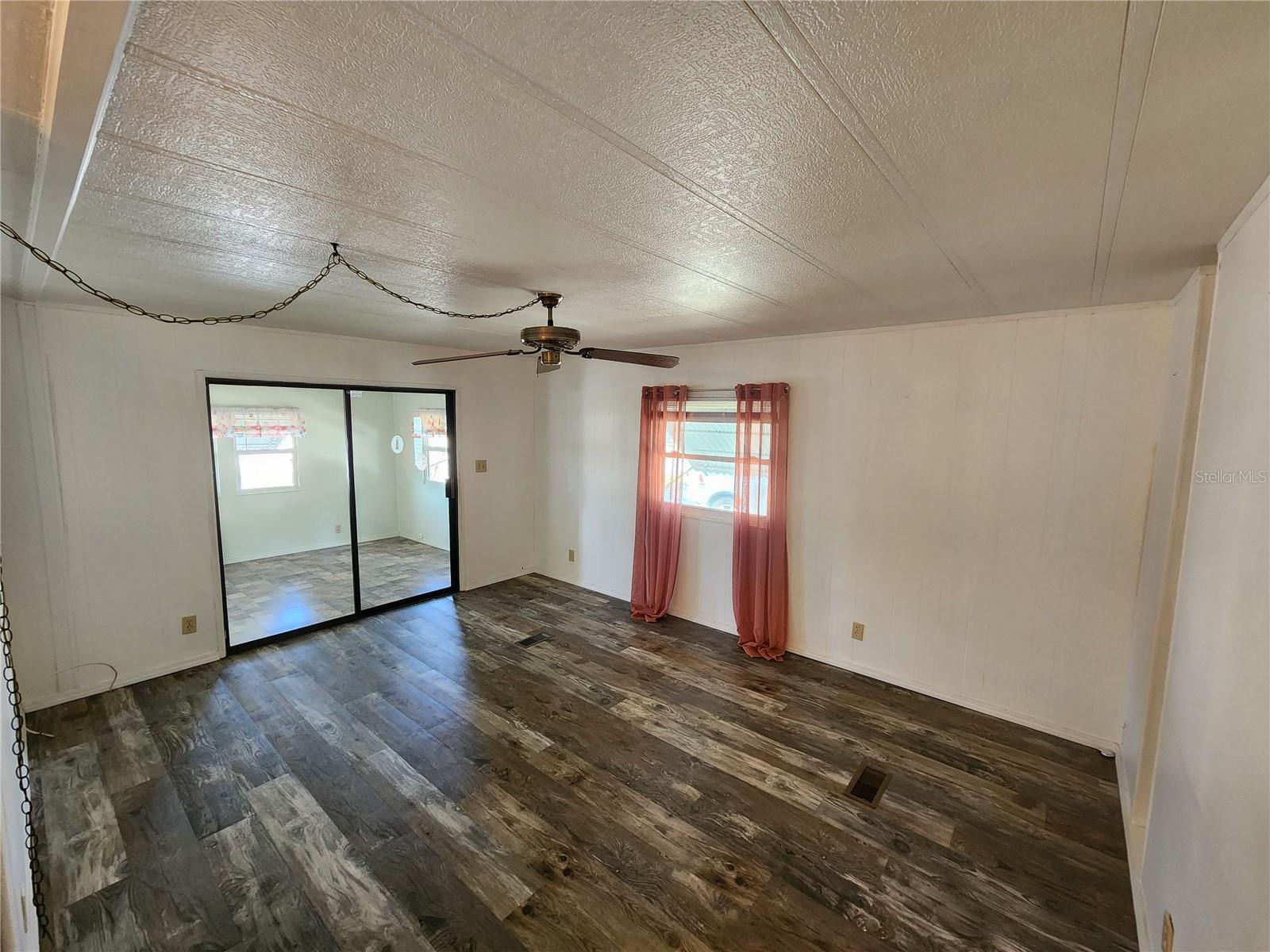 PALM LAKE ESTATES - Residential