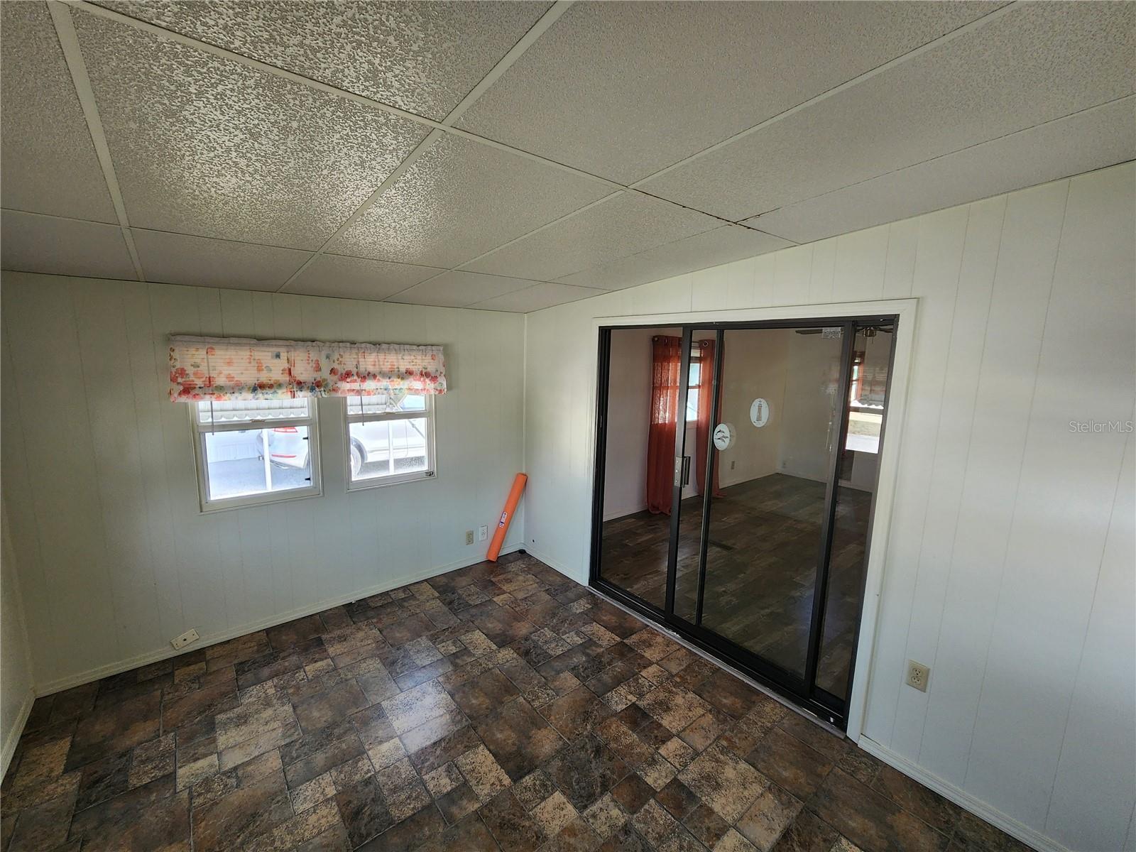 PALM LAKE ESTATES - Residential