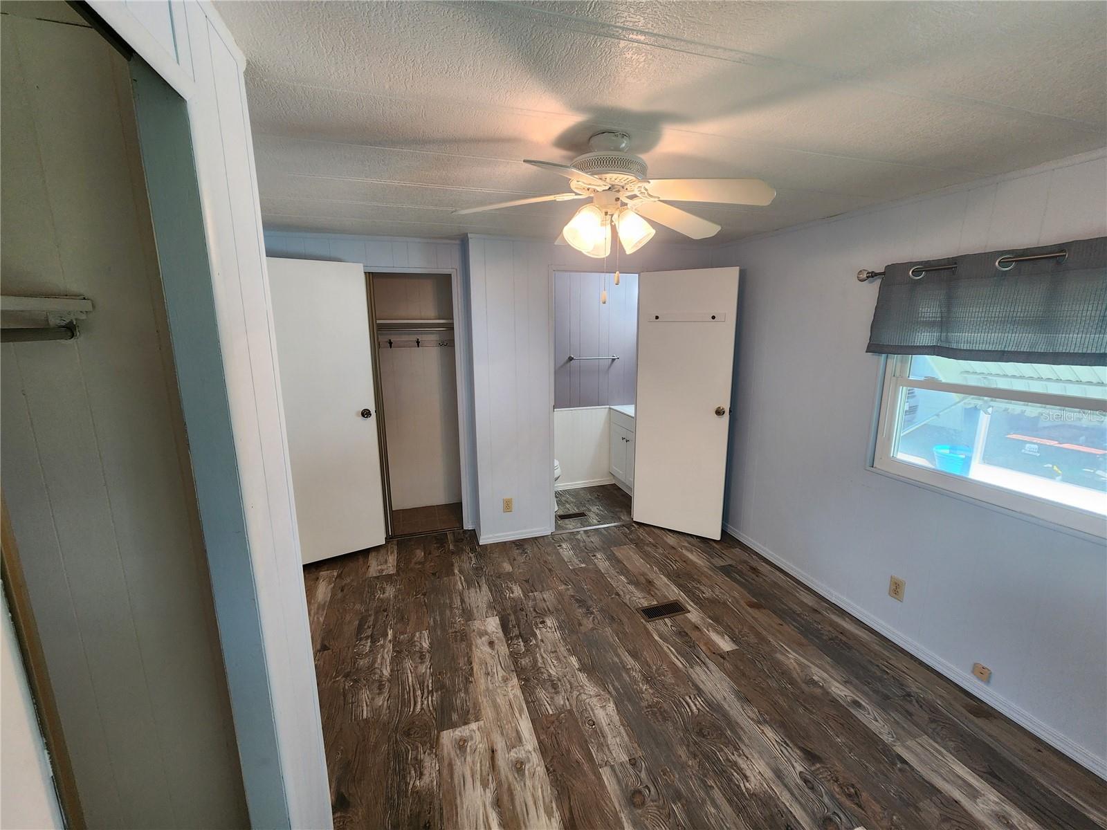 PALM LAKE ESTATES - Residential