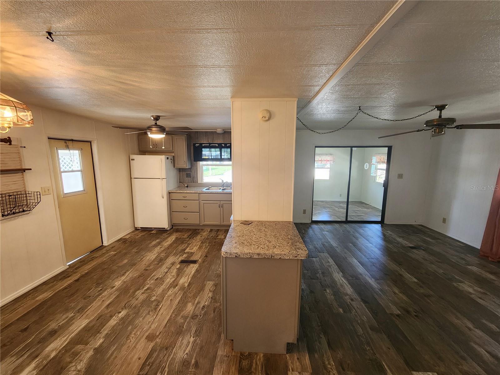 PALM LAKE ESTATES - Residential