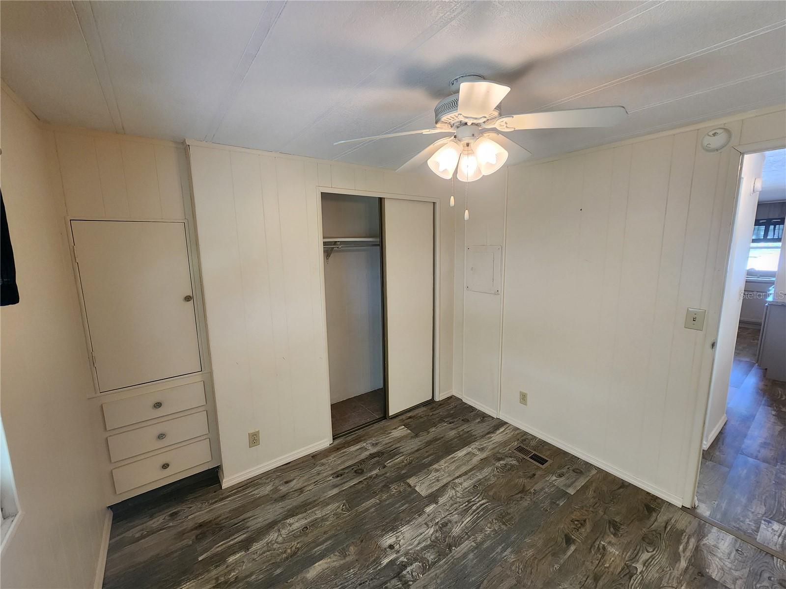 PALM LAKE ESTATES - Residential