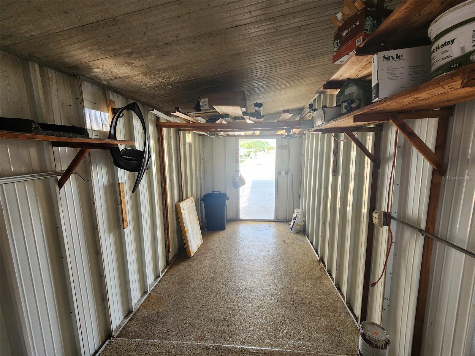 PALM LAKE ESTATES - Residential