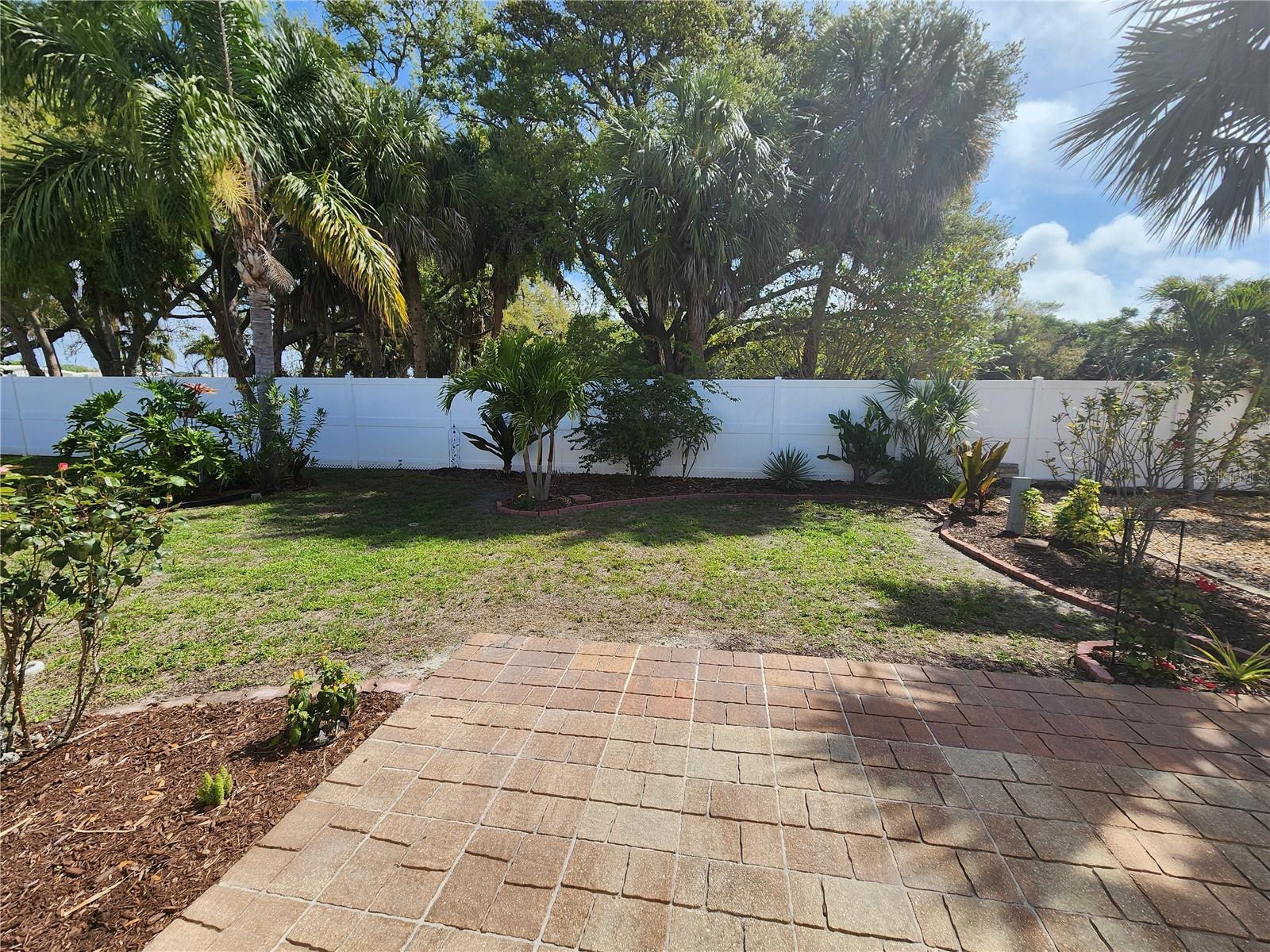 PALM LAKE ESTATES - Residential