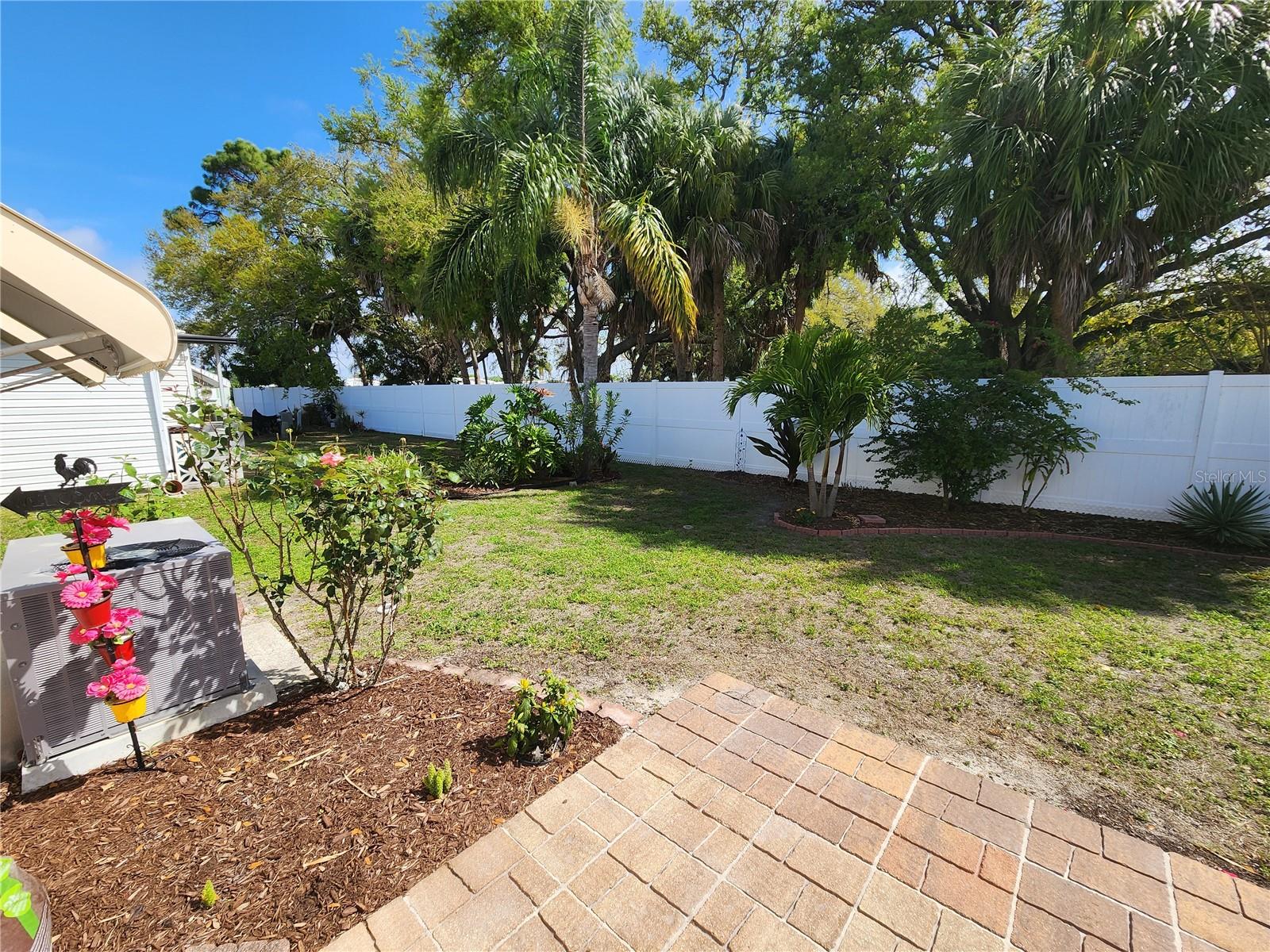 PALM LAKE ESTATES - Residential