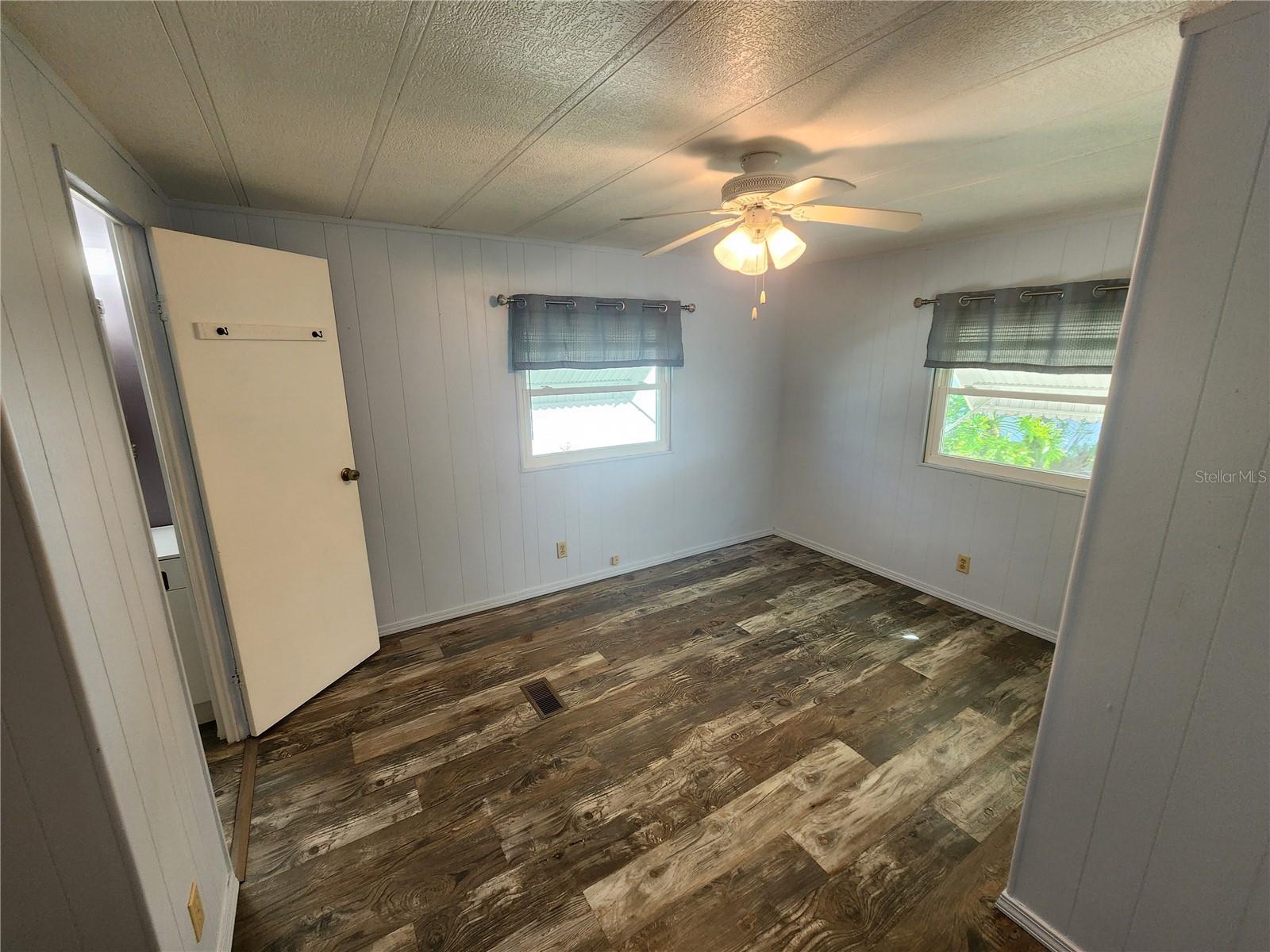 PALM LAKE ESTATES - Residential