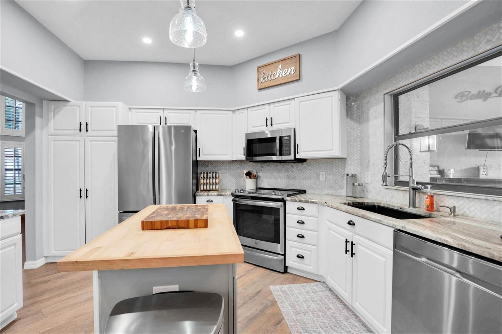 SOUTHERN OAKS - Residential