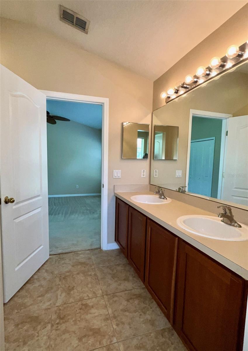 OVERLOOK/PARKSIDE CONDO - Residential Lease