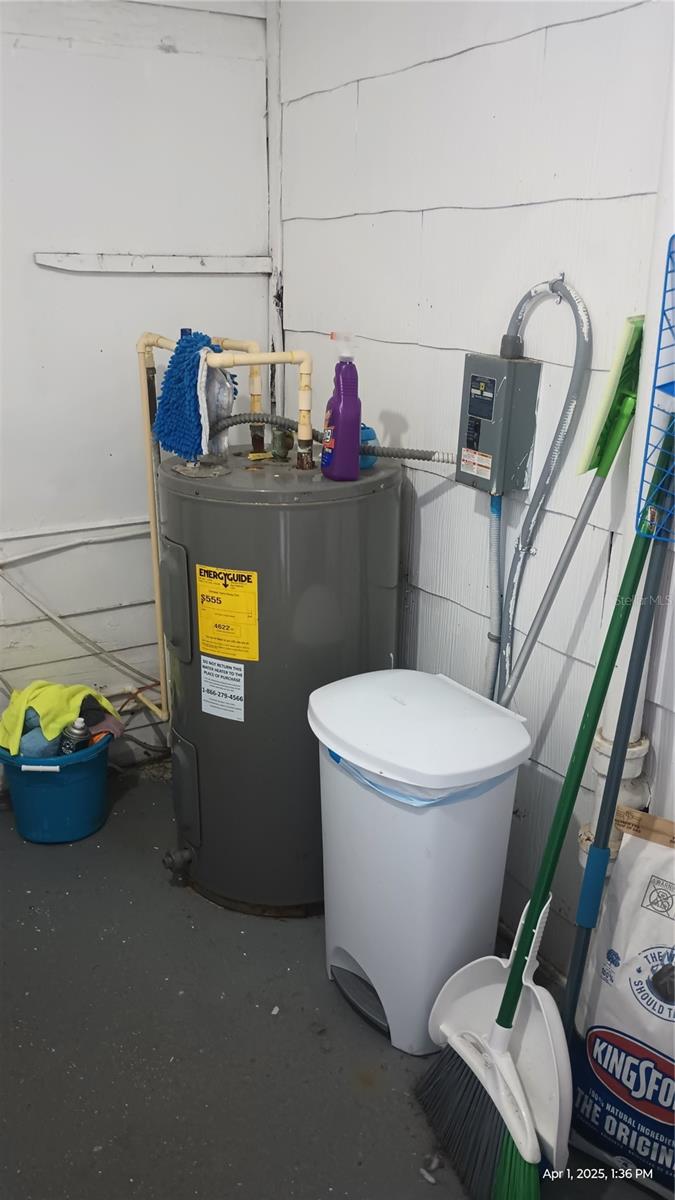 HUSTONS DAYTONA BEACH - Residential Income