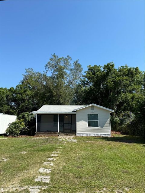 A home in LAKELAND