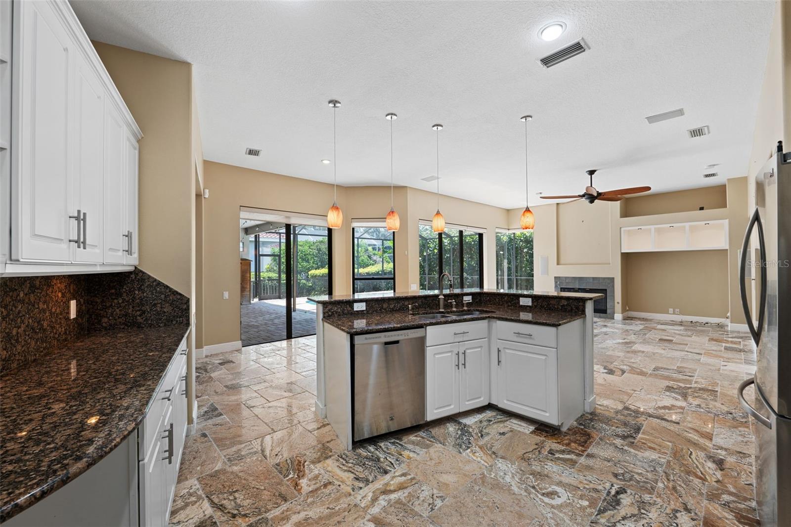 PELICAN BAY ESTATES AT SKIMMER POINT PH I - Residential