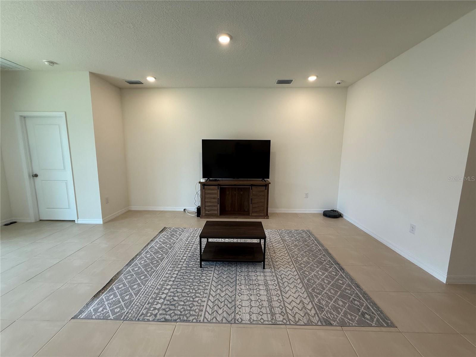 SILVERADO RANCH SUB - Residential Lease